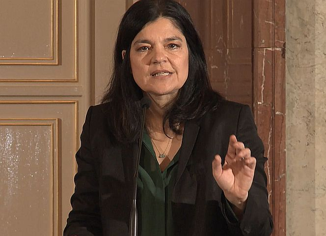 Schauspielerin Jasmin Tabatabai hält die Laudation für die Preisträgerin Nasrin Sotoudeh.