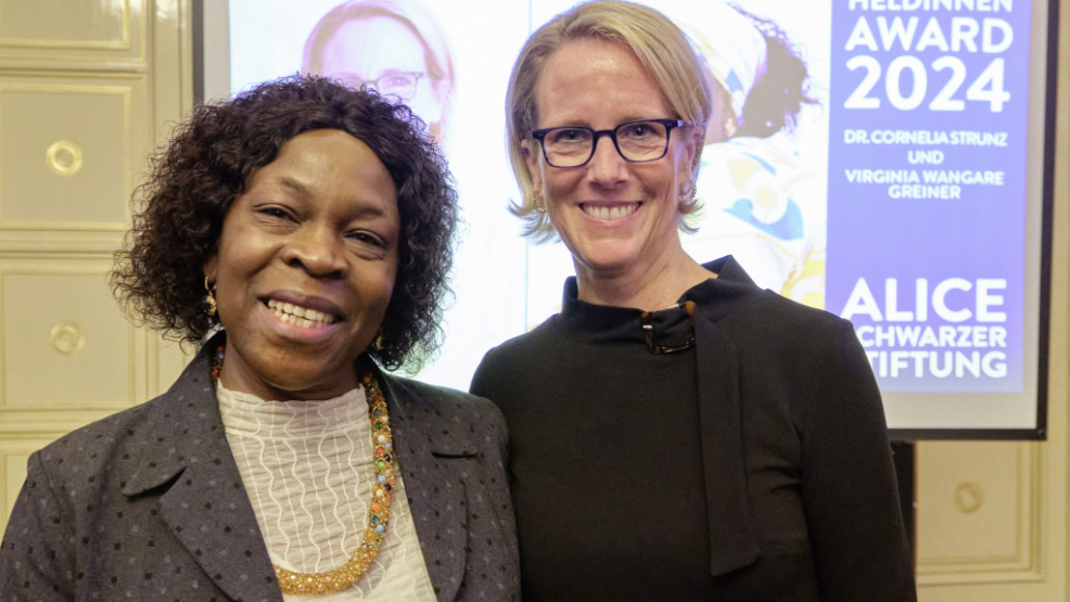 Die beiden Preisträgerinnen des HeldinnenAwards 2024: Virginia Wangare Greiner und Cornelia Strunz. - Foto: Bettina Flitner